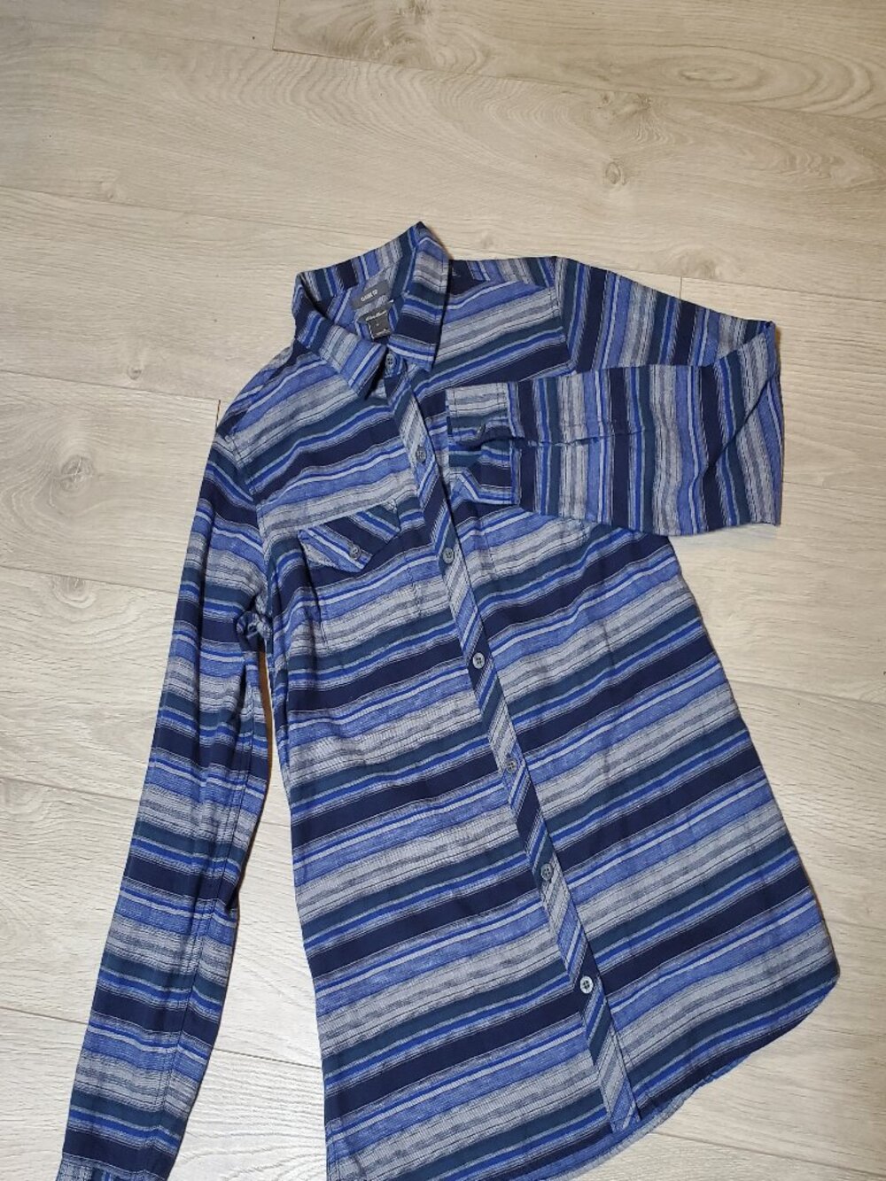 Eddie Bauer classic fit women's lightweight button down long sleeve sz S
